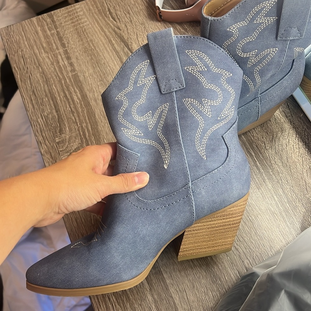 Short cowboy booties